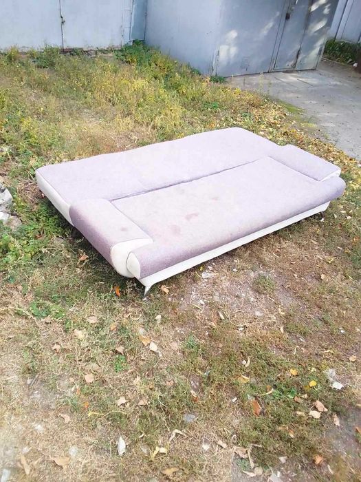 Диван-еврокнижка . Длина 2.3м.