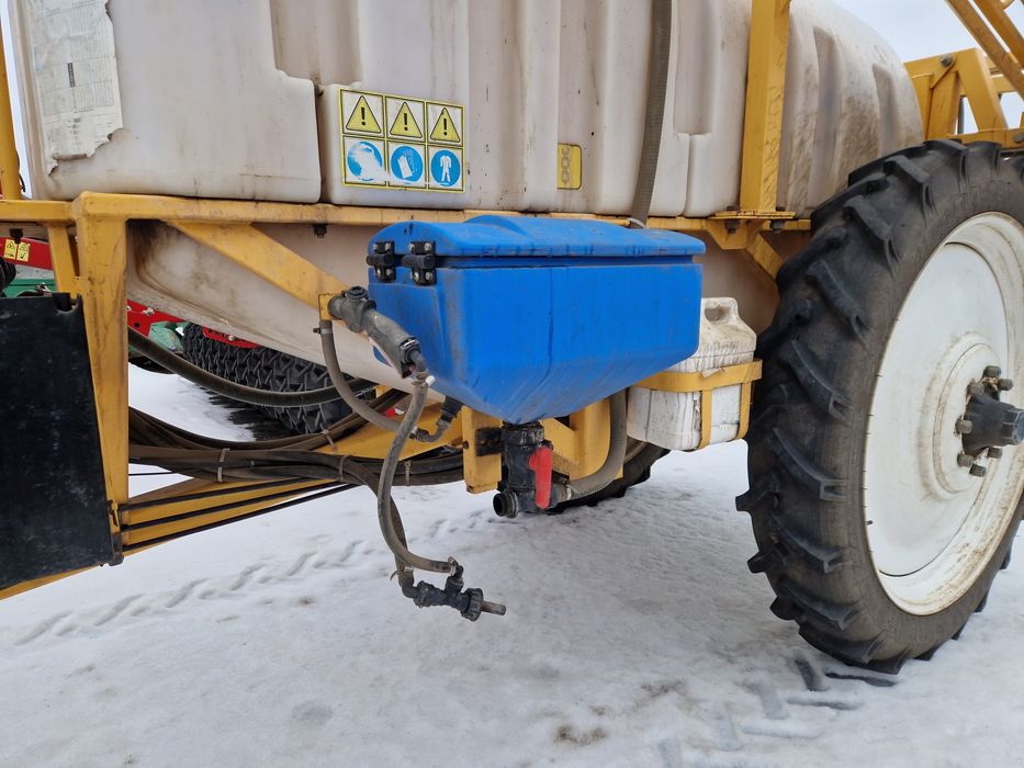 Причіпний  оприскувач "Кронос"