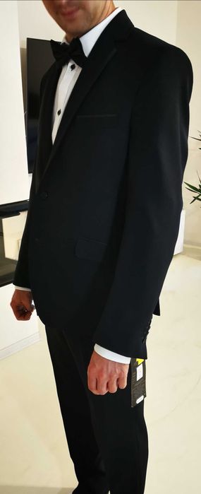 Nowy czarny garnitur