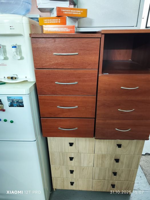 Тумбы офисные мобильные разных расцветок .