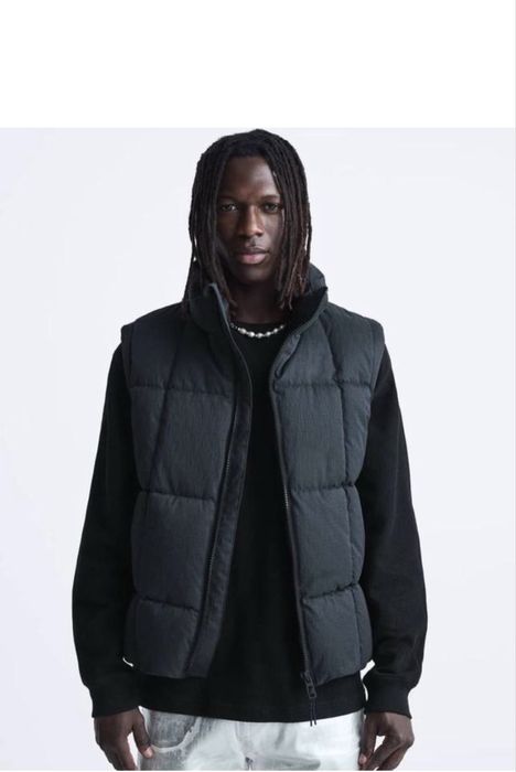Жилетка Zara, темно-синя, дута та дуже тепла.