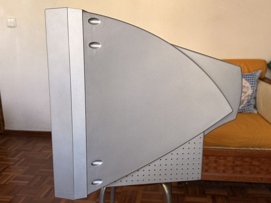 Televisão CRT Worten 55cm plana