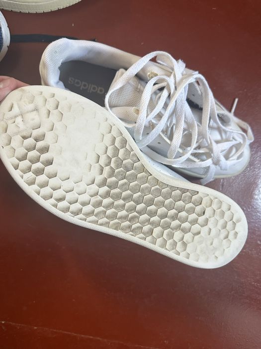 Adidas біле взуття