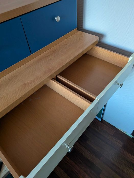 Zestaw dwóch szafek: 1 stojąca (90 x 113 cm), 1 wisząca (90 x 28 cm)