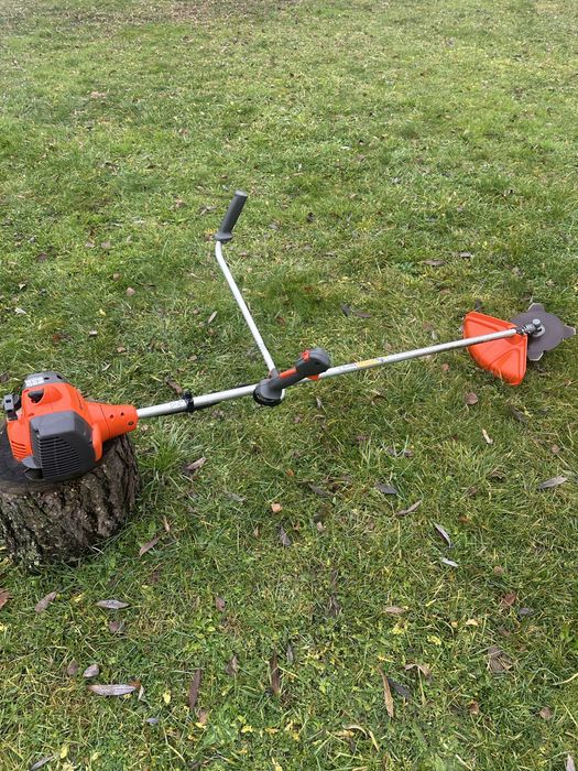 Kosa spalinowa HUSQVARNA 128r o mocy 1.2 KM