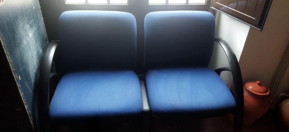 2 bancos em como novos