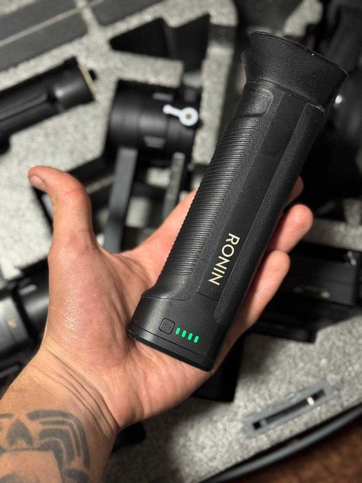 Profesjonalny 3-osiowy stabilizator elektroniczny DJI Ronin-S