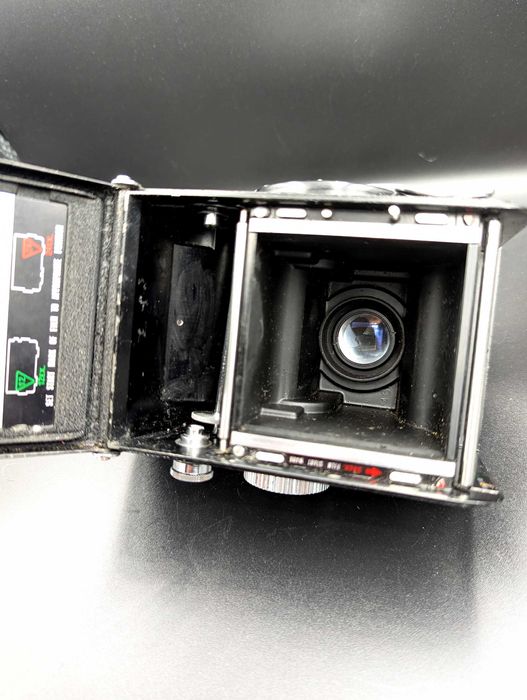 Середньоформатна камера Yachica mat-124