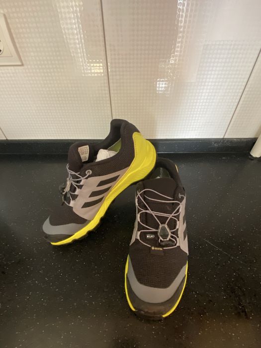 Продам кроссовки Adidas TERREX