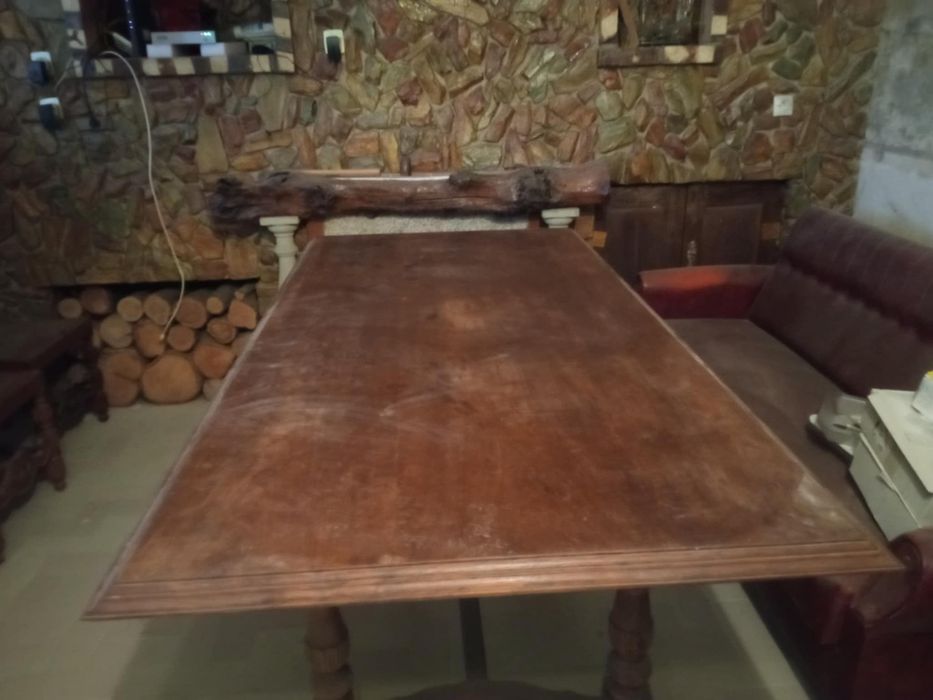 Mesa de sala e cadeiras