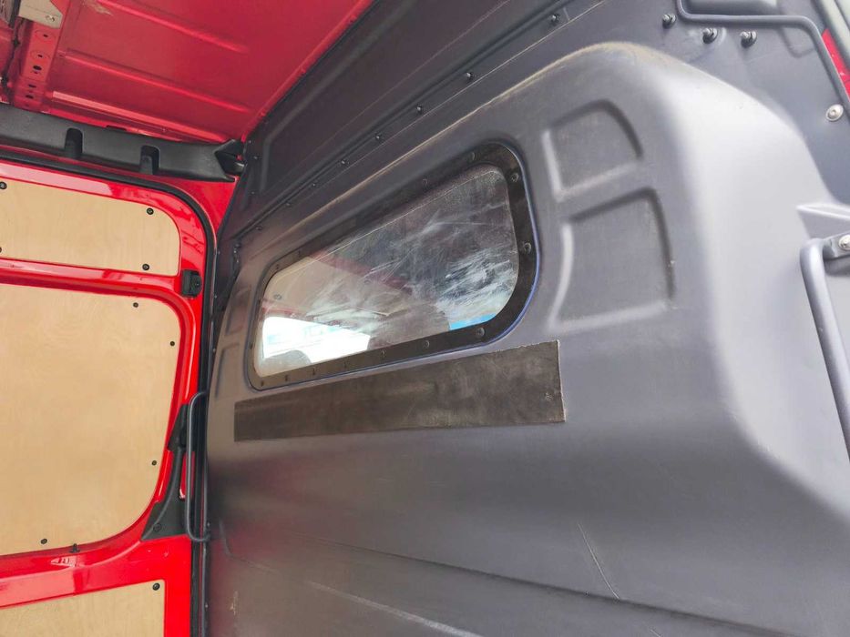 MERSEDES eSprinter electrica 54kw 200km 11м3