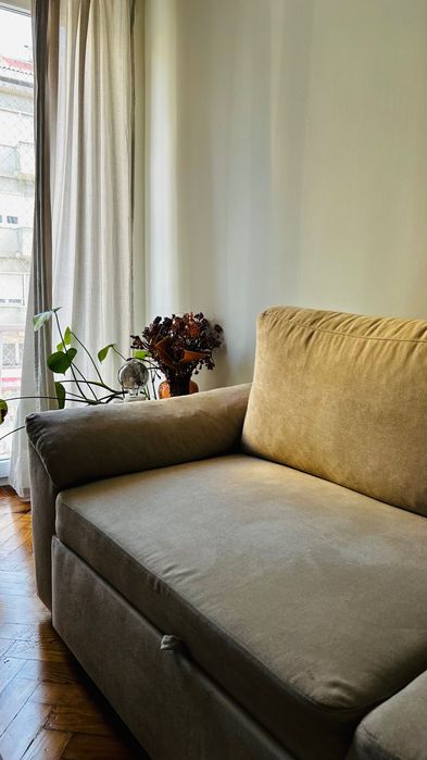 Sofá Cama Beje Conforama como novo