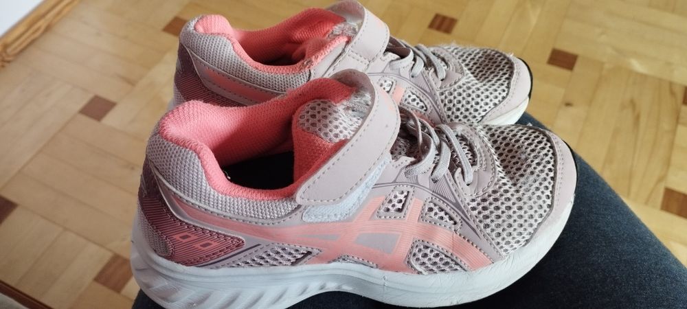 Buty sportowe Asics. Rozmiar 32,5, długość wkładki 20 cm