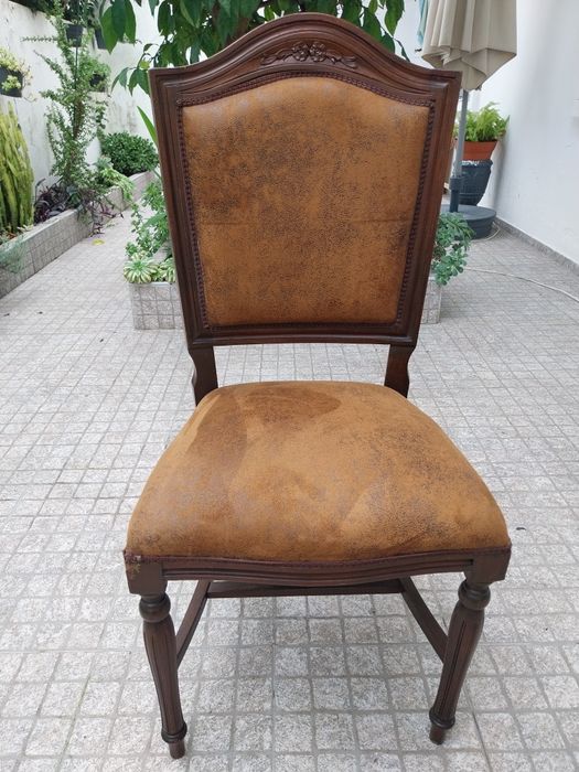 Cadeira em nogueira
