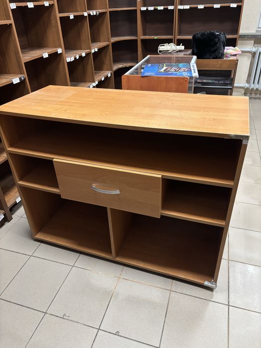 Meble po likwidacji sklepu, regały, lady ze szkłem, szafki.