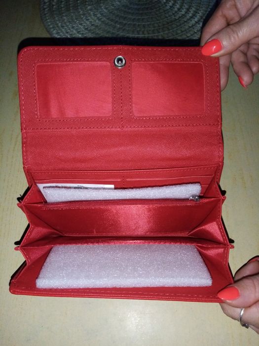 Nowy Czerwony portfel damski
