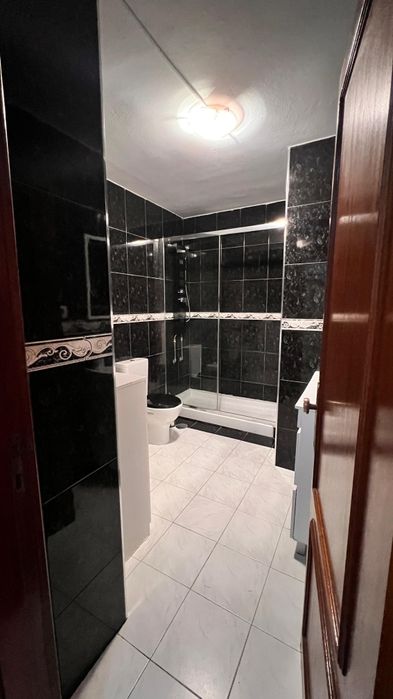 Alugo quarto no porto