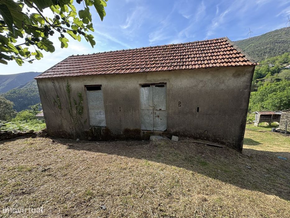 Venda de moradia e terreno no Candal, Serra da Arada