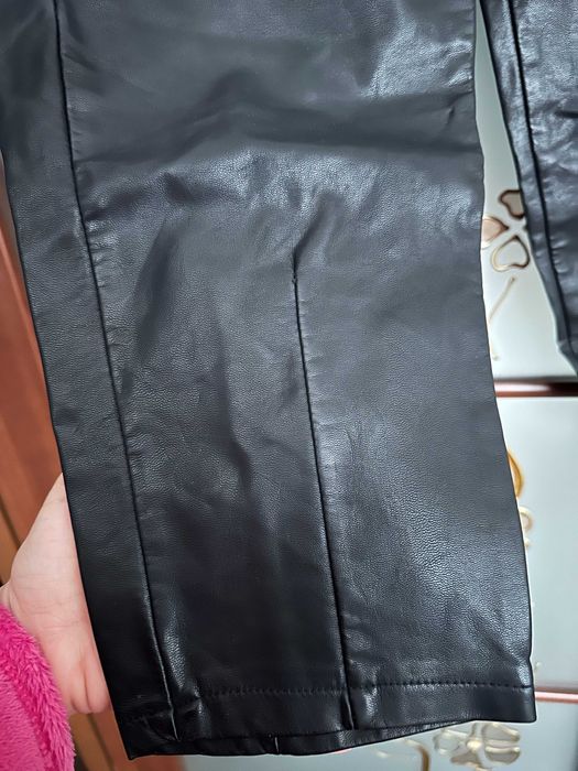 Продам черные брюки кожзам  -M-L