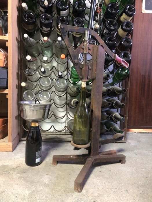 Engarrafador de vinho antigo