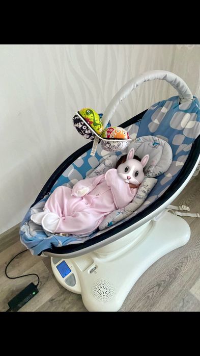 заколисуючий центр 4 moms