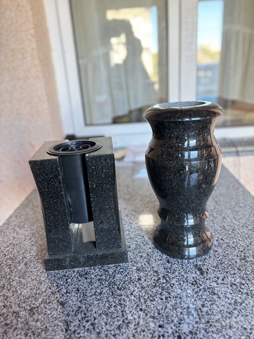 Лампадки і вази різні