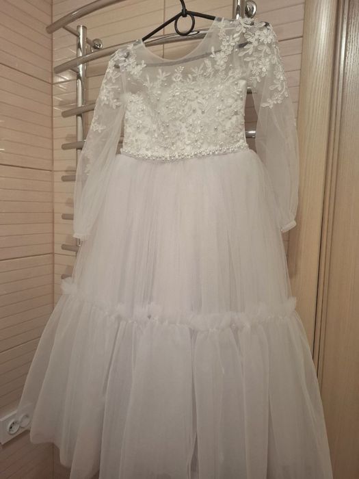 Біле плаття для дівчинки на перше причастя