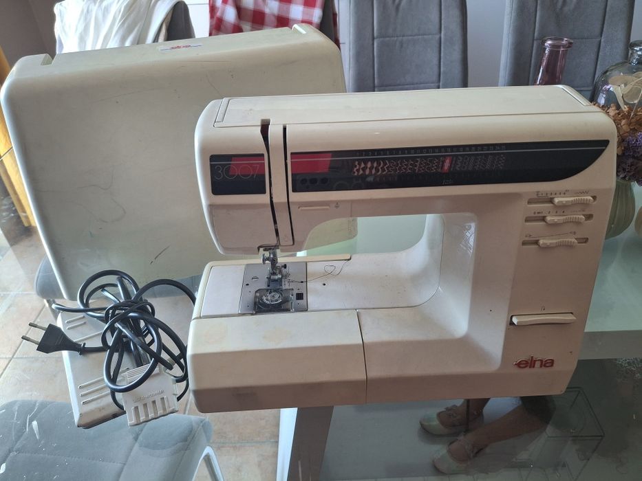Máquina de Costura Elna
