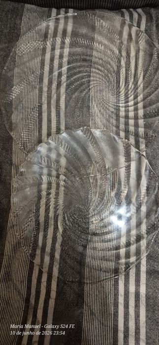 Louça vidro. Taças e pratos