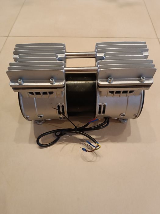 Kompresor bezolejowy sprężarka 550W 230V 8 bar 200l/min