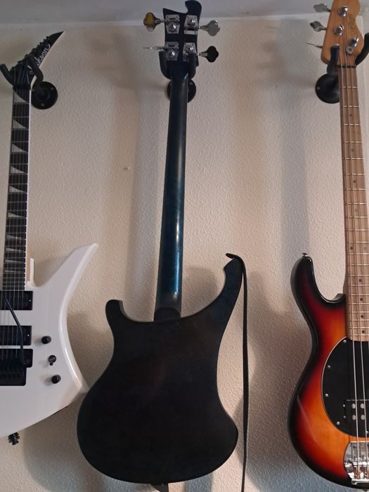 Baixo elétrico customizado