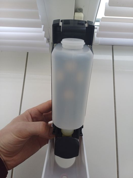 Диспенсер для рідкого мила