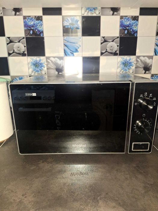 Kuchenka mikrofalowa whirlpool cook20