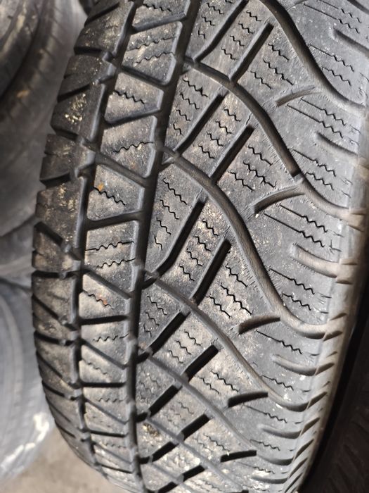 Pneus 235/70r16 Michelin Latitude Cross ocasião