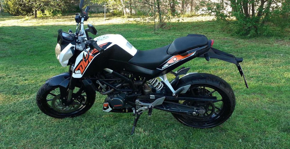 KTM.-  Duke  125