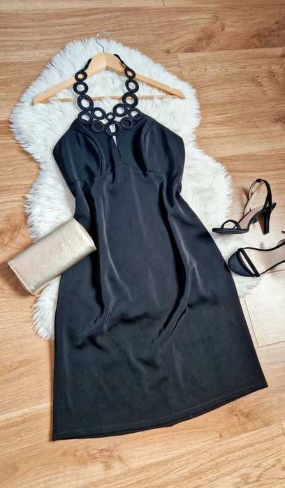 Sukienka mała czarna kobieca, dekolt zakryty halter prosta elegancka