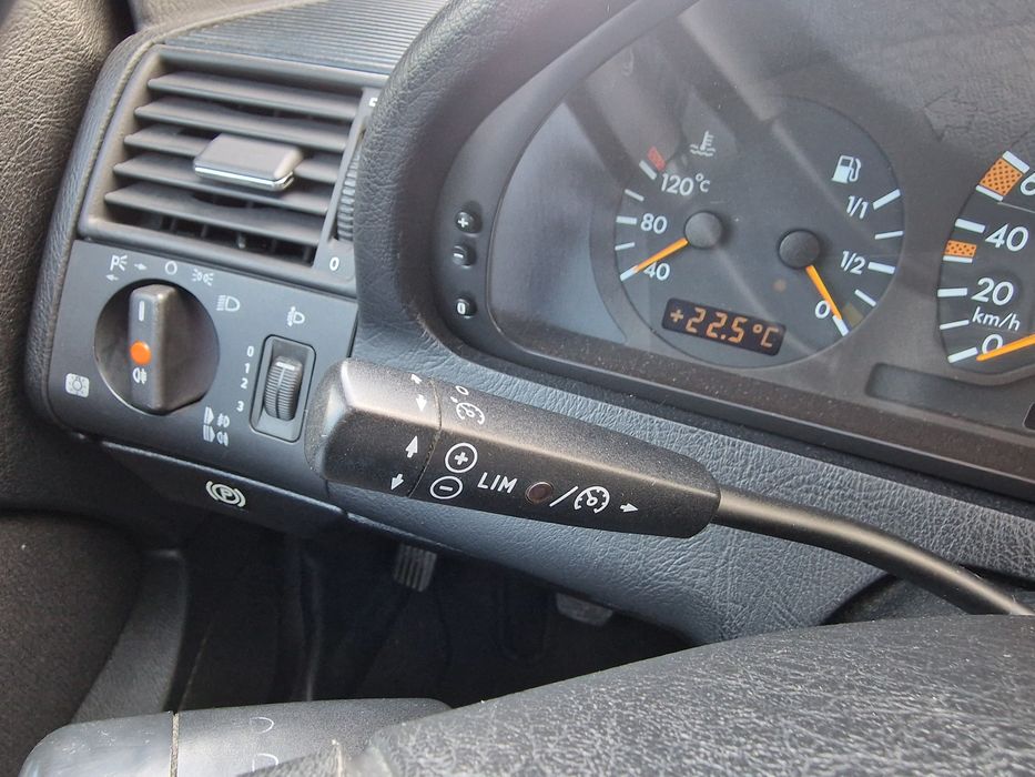 Mercedes-Benz C180 Gasolina | 2001 | Sempre assistida na Mercedes