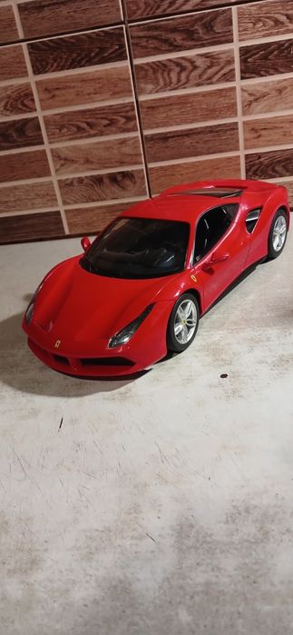 Продам феррари на радиоуправлении.