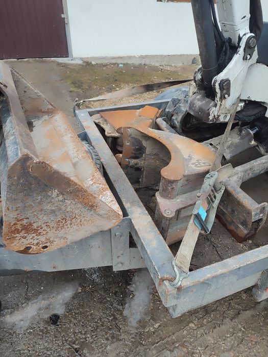 Minikoparka Bobcat 323 ( E15 , E16)