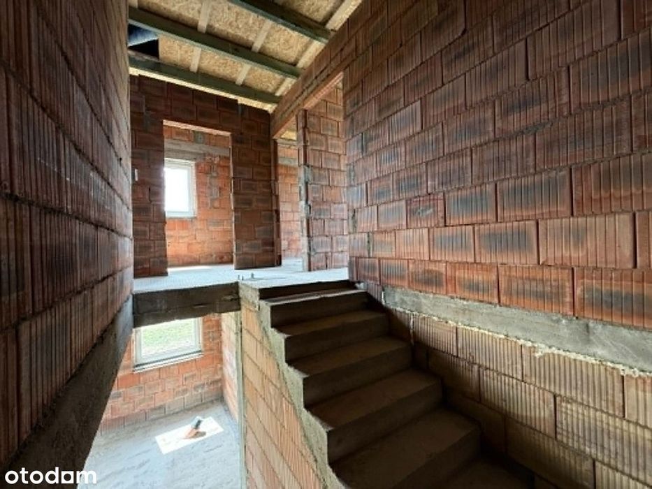Nowoczesny dom w zabudowie bliźniaczej – 167 m² z garażem i poddaszem.