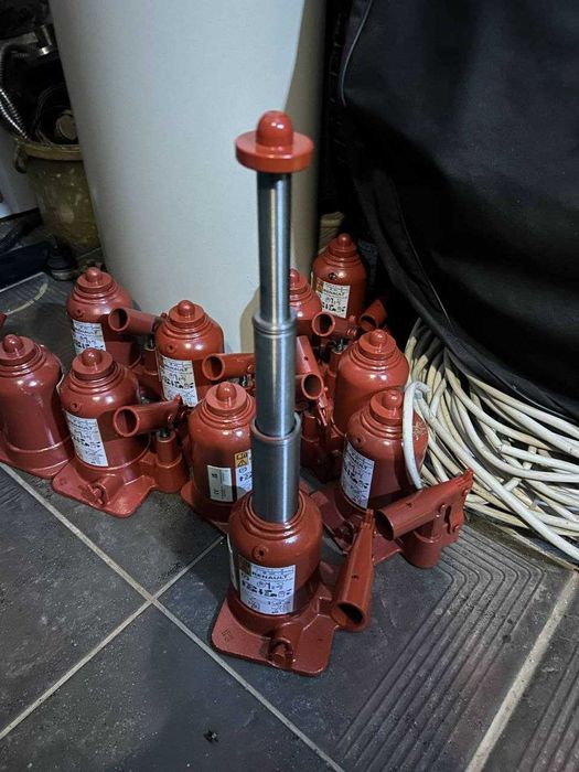 Домкрат трохштоковий