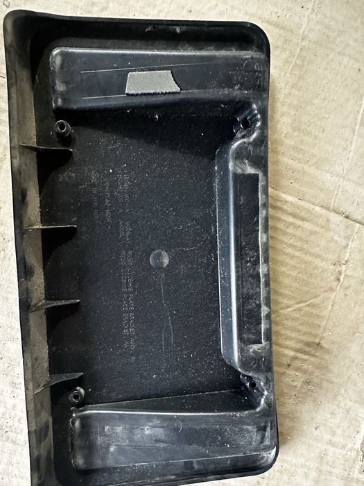 Подіуми номерів Tesla Y