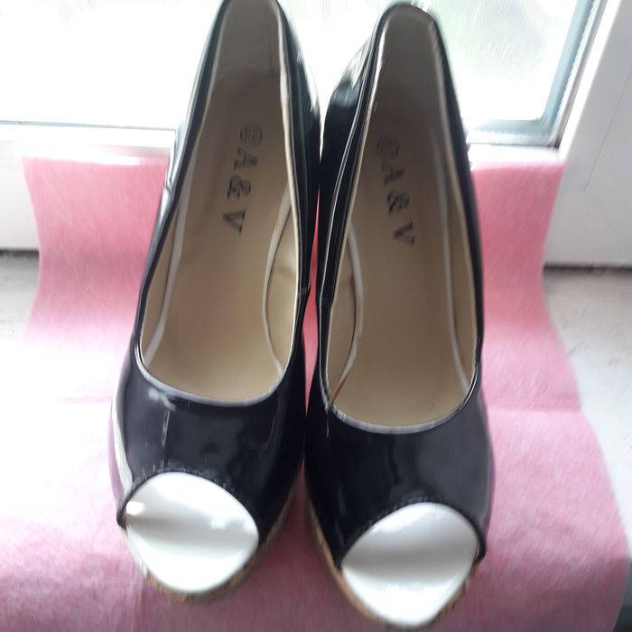 Туфли на платформе и Туфли на каблуке.