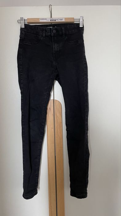 Używane dziewczęce czarne jeansy typu mid waist skinny Sinsay r. 36/S