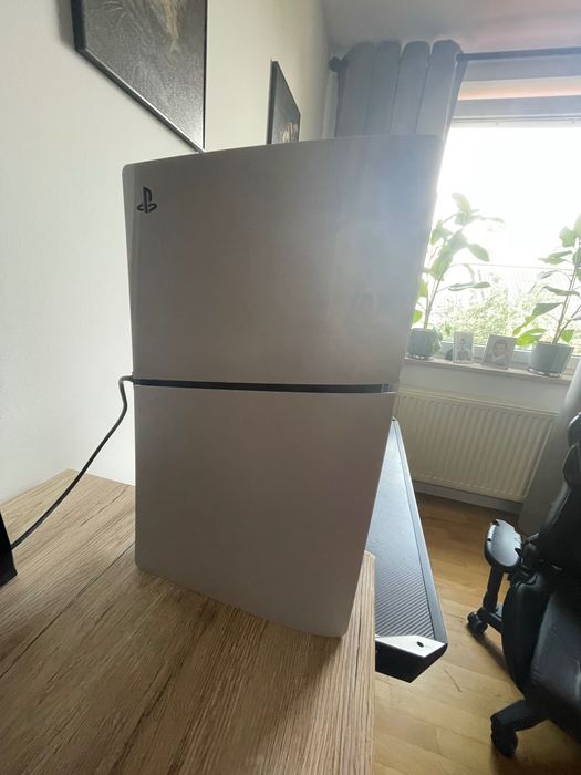 Konsola PlayStation 5 Slim z dwoma padami na gwarancji.