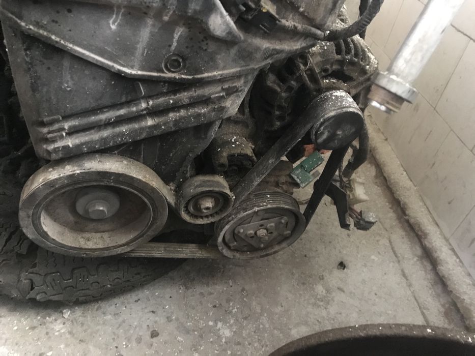 Продам даром двигун та купу інших запчастин до рено кенго 1.5 dci2010р