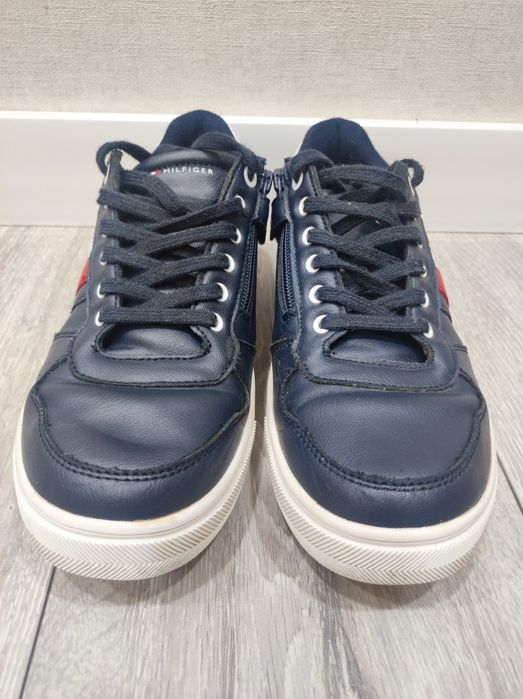 осенние кроссовки Tommy Hilfiger 39 р .