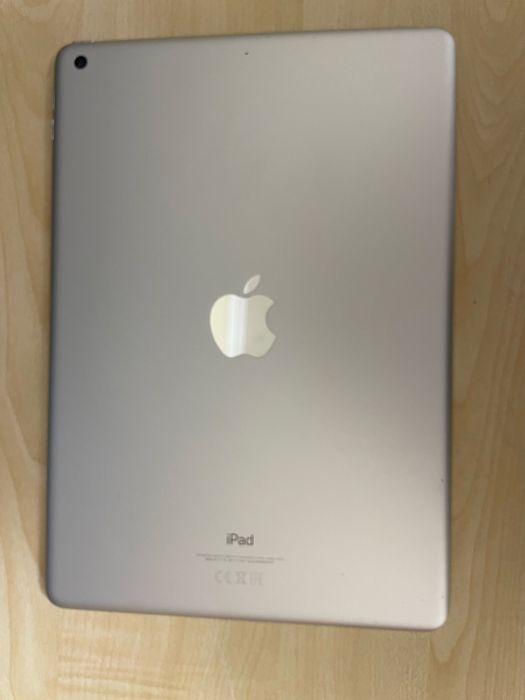 iPad 9 64GB — без подряпин, є нюанс із сенсором