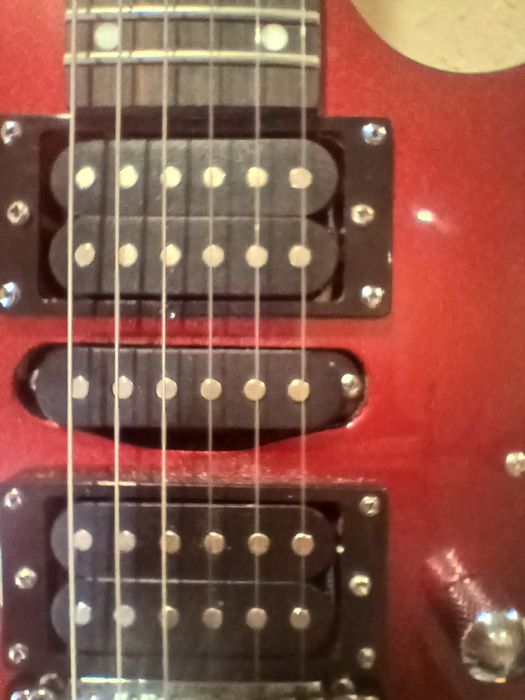 Електрогітара devisew LG-5
Форма -  superstarat 
бридж -  floyd rose