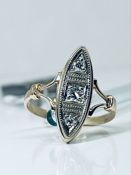 Золотое кольцо с бриллиантами, Золота каблучка радянська